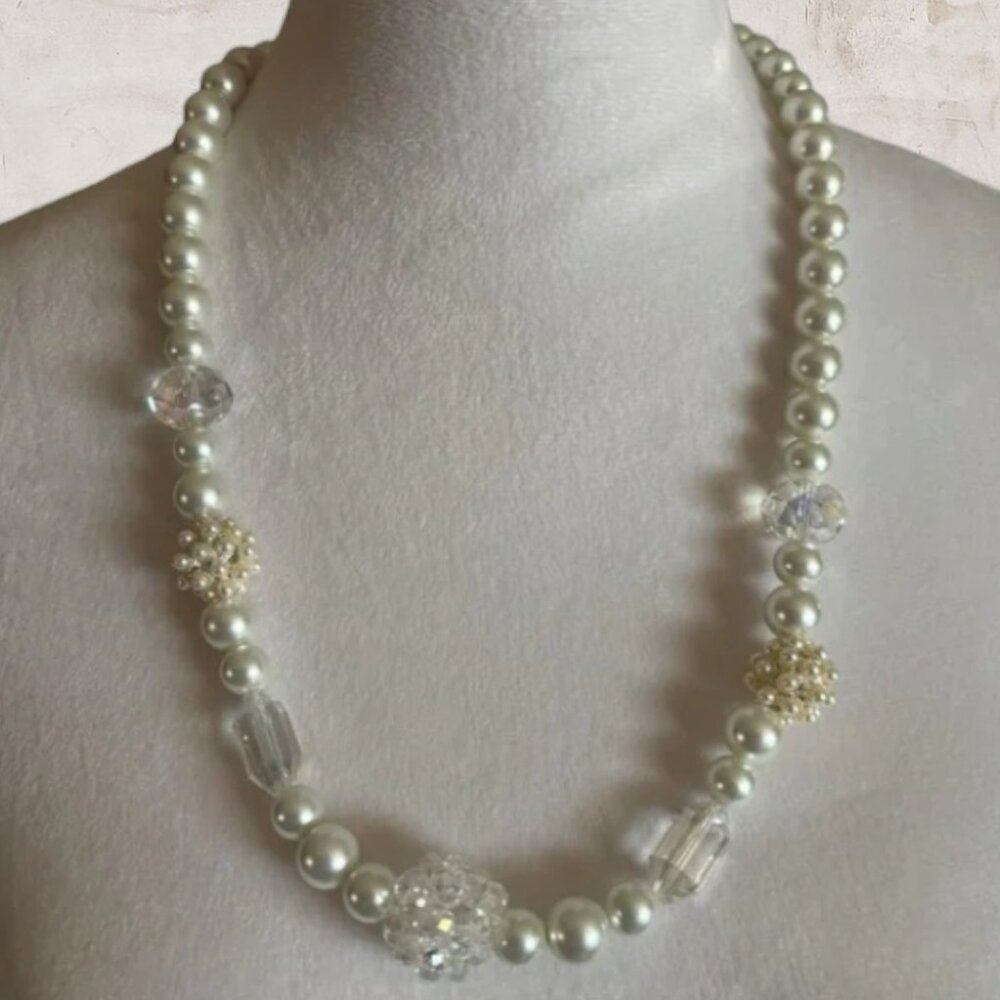 Elegant Pearl Necklace with Crystal Accents